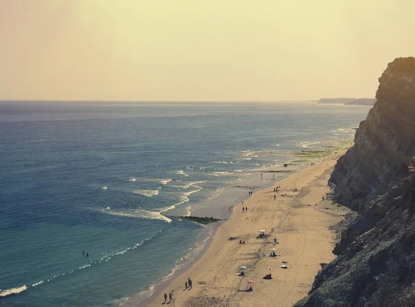  İtalyan mutfağı. Risotto karides hafif bir arka plan üzerinde bir kase ile. 