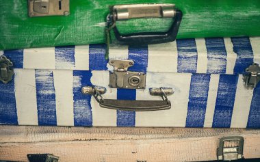 Farklı renkteki çok büyük retro çanta