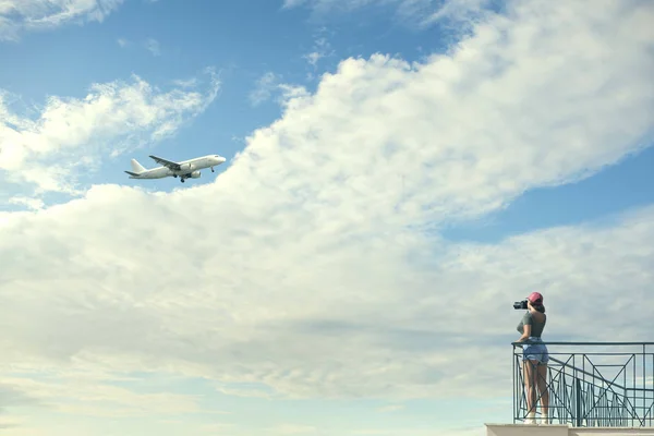 Female Photographer Red Cap Camera Stands Balcony Blue Sky Clouds — Stock Photo, Image