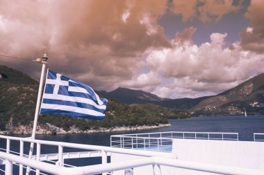 dağlarda yolcu gemisi