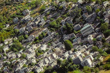 Yunanistan 'ın Tzoumerka Ulusal Parkı' ndaki Geleneksel Köy Syrrako Panoramik Görünümü