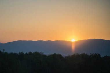 Yunanistan 'ın dağlarında gün doğumu