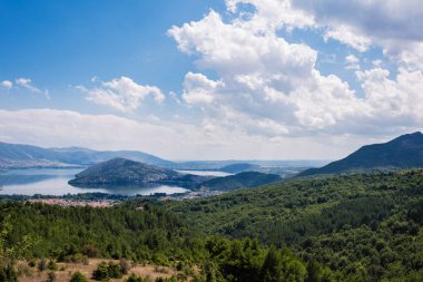 Gündüzleri dağların manzarası, seyahat kavramı 