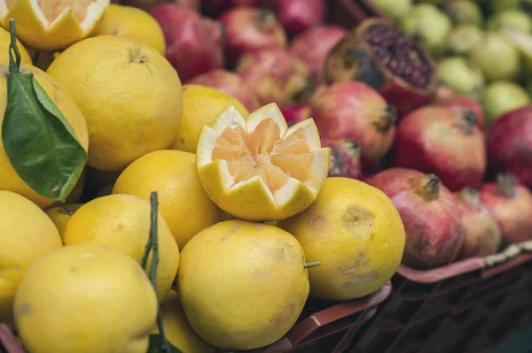 Selling Exotic Fruits Shelves Center Athens Street Market Greece — Stock Photo, Image