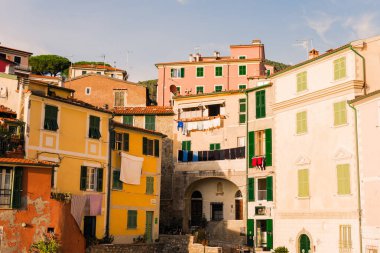 Venice, İtalya - 18 Mayıs 2017.Tourists ayak Venedik sokak. bütünüyle onun lagün ile birlikte bir dünya mirası alanı olarak listelenir. Venedik, İtalya.
