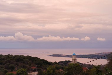 Dağ ve iyon denizli Kefalonia adası manzarası. Yunanistan.