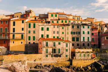 Tellaro 'nun sahil köyü manzarası. Lerici. İtalya