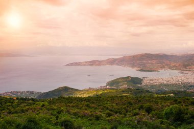 Volos Yunan şehir batımında Panoraması. Volos Yunanistan. Volos dağda üzerinden görüntülemek