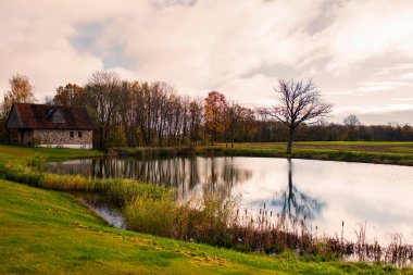 Dağlarda güzel bir ev.