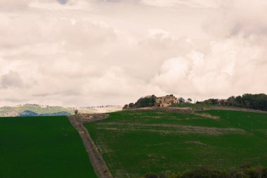 Eski evin manzarası.