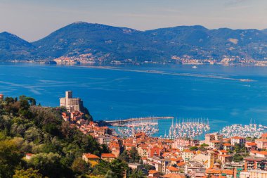 Lerici 'nin panoramik görüntüsü. İtalya