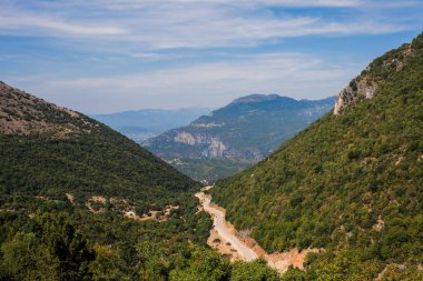 Yunanistan 'ın Zagoria bölgesindeki arazi ve dağ. Pindus Dağı Ulusal Parkı
