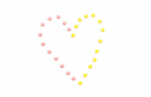 Forma Coração Feita Pílulas Coloridas Fundo Branco Conceito — Fotografia de Stock