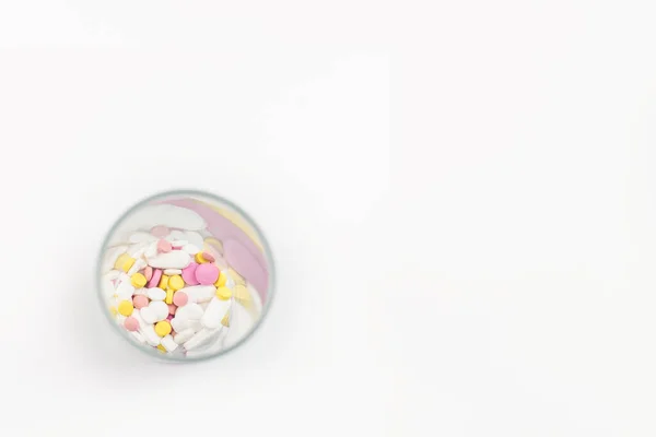 Vidro Cheio Medicamentos Coloridos Comprimidos Vitaminas Suplementos Conceito Tratamento Dependência — Fotografia de Stock