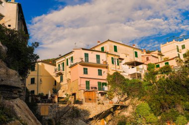 Tellaro 'nun sahil köyü manzarası. Lerici. İtalya