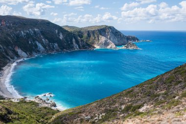 Yunanistan 'ın Kefalonia Adası' ndaki Petani Plajı 'nın inanılmaz hava manzarası
