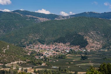 Gündüz geleneksel binalarla şehir manzarası, seyahat kavramı 