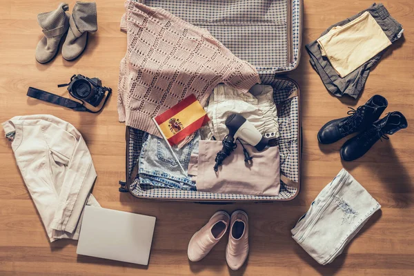 Ropa Mujer Portátil Cámara Bandera España Tirada Suelo Parquet Cerca —  Fotos de Stock