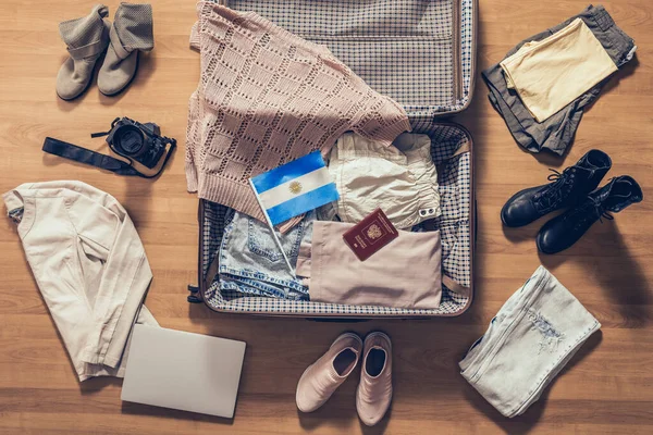 Roupas Mulher Laptop Câmera Passaporte Russo Bandeira Argentina Deitado Piso — Fotografia de Stock