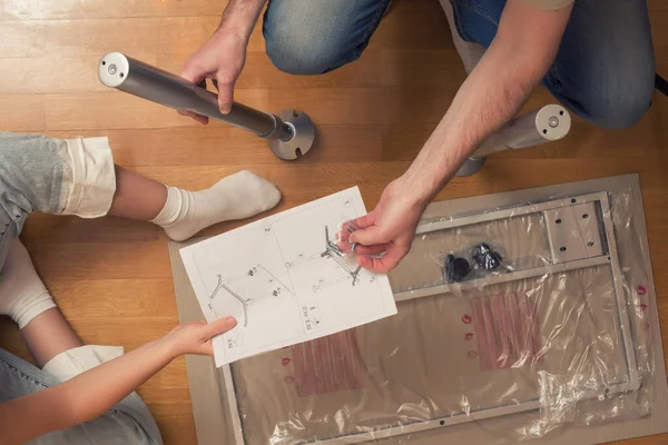 Man Woman Assembling Furniture Wooden Parquet Using Instruction Self Assembly — 图库照片