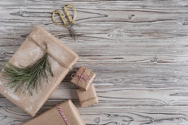 Χειροποίητα Δώρα Από Χαρτί Χειροτεχνίας Χριστουγεννιάτικο Σχοινί Και Δέντρο Στο — Φωτογραφία Αρχείου