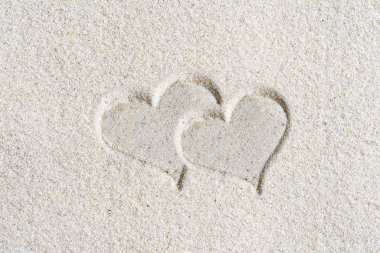 Kumsalda kumsalda iki Drawn Valentine kalbi. Kavram