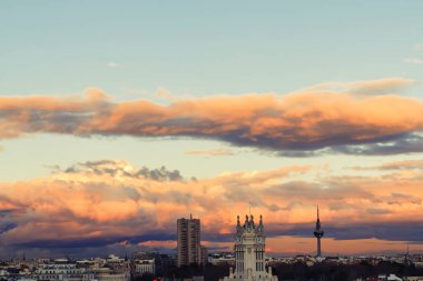 Madrid 'de fırtınada Gran Via ve Plaza de Cibeles' in panoramik hava manzarası