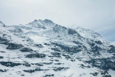 Jungfrau Dağı zirvesinden Aletsch buzuluna doğru. Bernese Oberland, İsviçre