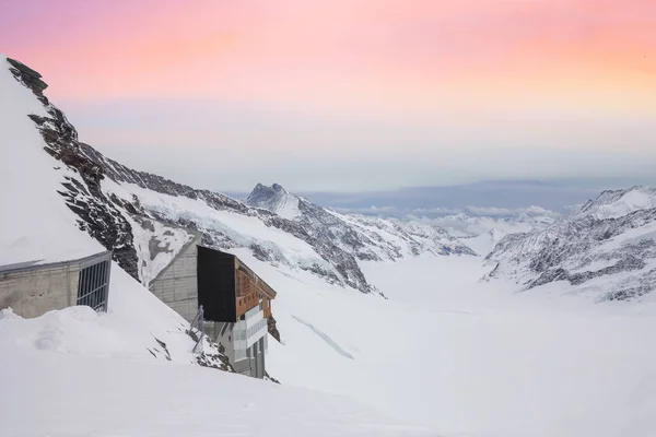 Cúpulas Nevadas Monte Jungfrau Nos Alpes Berneses Contra Pano Fundo — Fotografia de Stock