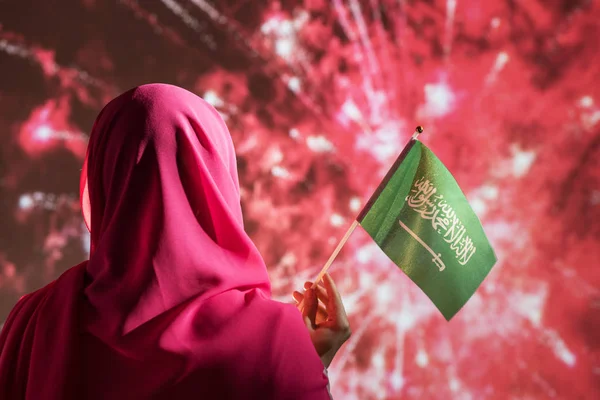 Muslim Woman Scarf Holding Flag Saudi Arabia Fireworks Night — Stock Photo, Image