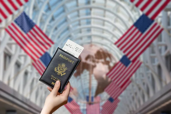 Woman Hand Holding American Passport Boarding Pass Chocago Airport American — Stock Photo, Image