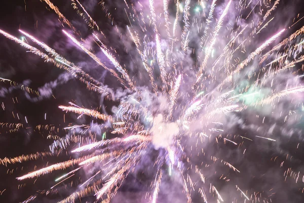 Ein Festliches Buntes Feuerwerk Erhellt Den Nachthimmel Nahaufnahme Neues Jahr — Stockfoto