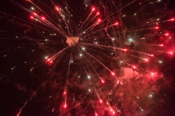 Fogos Artifício Coloridos Comemorativos Iluminam Céu Noturno Fechar Ano Novo — Fotografia de Stock