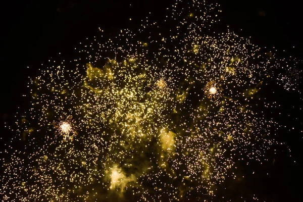 Fogos Artifício Coloridos Comemorativos Iluminam Céu Noturno Fechar Ano Novo — Fotografia de Stock