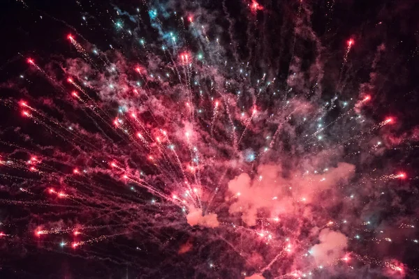Fogos Artifício Coloridos Comemorativos Iluminam Céu Noturno Fechar Ano Novo — Fotografia de Stock
