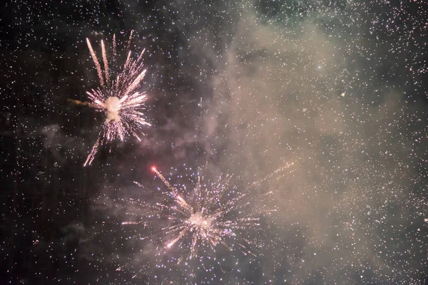 Ein Festliches Buntes Feuerwerk Erhellt Den Nachthimmel Nahaufnahme Neues Jahr — Stockfoto