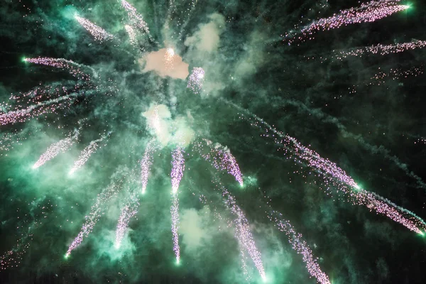 Ein Festliches Buntes Feuerwerk Erhellt Den Nachthimmel Nahaufnahme Neues Jahr — Stockfoto