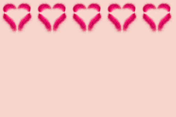 Muitas Penas Cor Rosa Forma Coração Valentim Contexto Rosa Coração — Fotografia de Stock