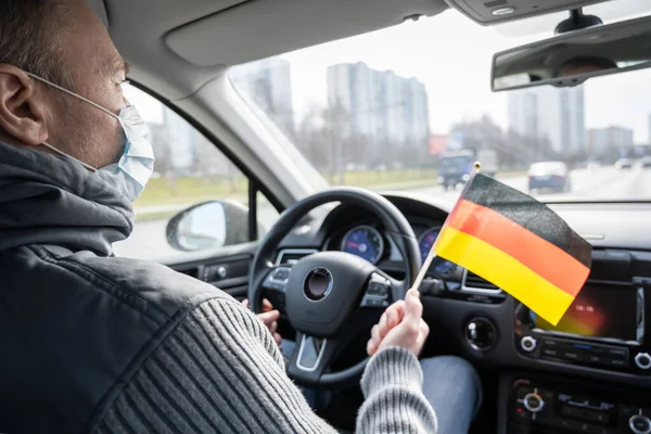 Középkorú Férfi Németországgal Zászlóval Kezében Európa — Stock Fotó