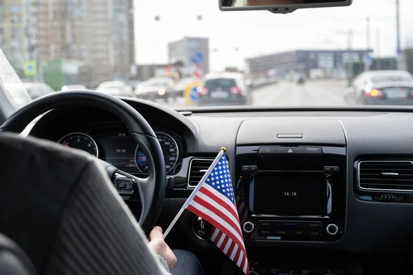 운전하는 국기를 — 스톡 사진