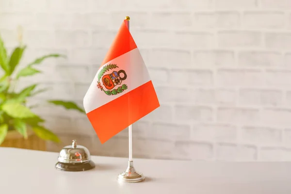 Sino Vintage Prata Com Bandeira Nacional Peru Recepção Com Espaço — Fotografia de Stock