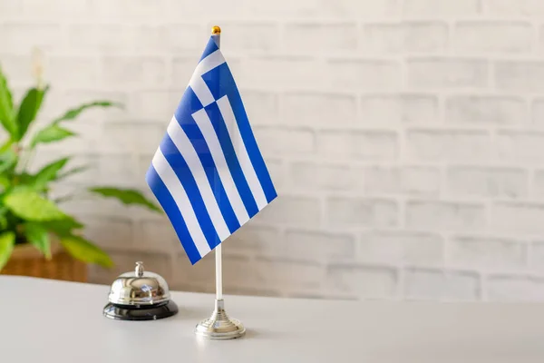 Srebrny Zabytkowy Dzwon Flagą Narodową Grecji Recepcji Miejsca Kopiowania Obsługa — Zdjęcie stockowe
