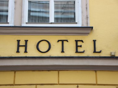 Siyah Hotel metin oturum açma sarı bina