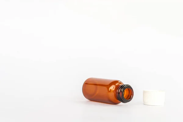 Puste Opakowanie Recepta Brązowe Szkło Suplement Medycyna Białe Tabletki Izolowane — Zdjęcie stockowe