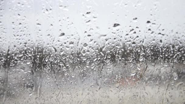 Ablak Nedves Esőtől Esővíz Lefolyik Üvegen Zuhany — Stock videók
