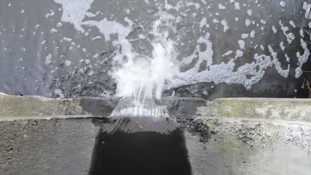 Труба Сточных Вод Поверхностная Бытовая Сточная Вода Выкачивается Трубы Открытый — стоковое видео