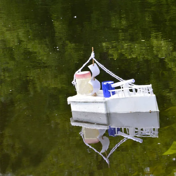 Barco Guerra Caseiro Para Crianças Flutuar Rio Barco Com Uma — Fotografia de Stock