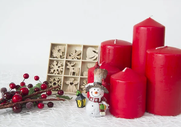 Noel oyuncakları ve Noel figürleri.