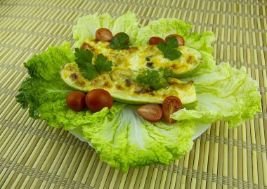 Tavuklu kabak ve krem peynir soslu mantar.