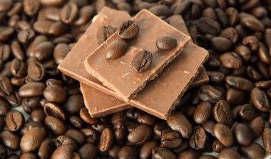 Bambu kabında kahve çekirdeği. 